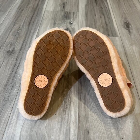 UGG Fluff Yeah Scallop Slides  Color: Peach Size 6 - Picture 5 of 7